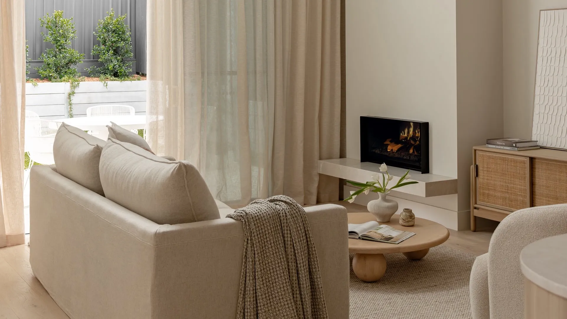 Escea LE800 inbuilt electric fireplace